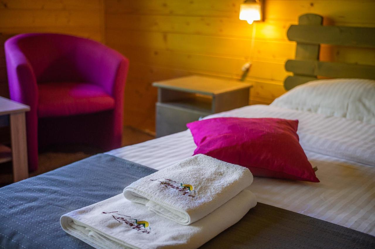 Konopka Guest House บูโคเวล ภายนอก รูปภาพ
